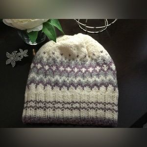 NWT Beautiful soft hand knit hat fair isle pattern fits most sizes stretch wool